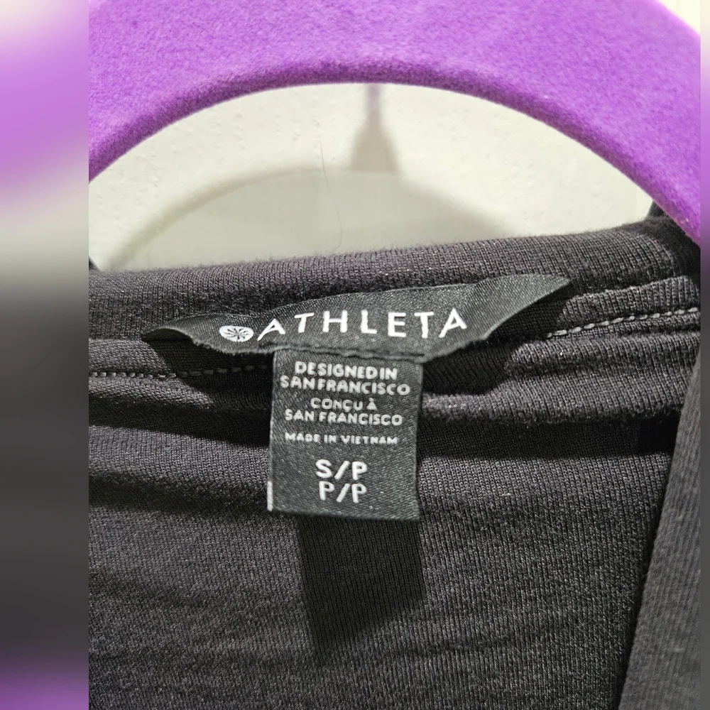 EUC Athleta Black Seasoft Bubble Hem Full Zip Size Small - Picture 6 of 11